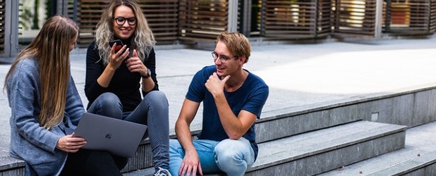 Studenten zoeken elkaar op